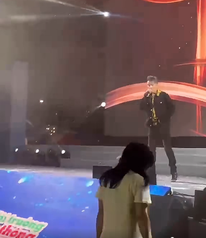 Đàm Vĩnh Hưng suýt bị "tấn công vật lý" - Ảnh 1.