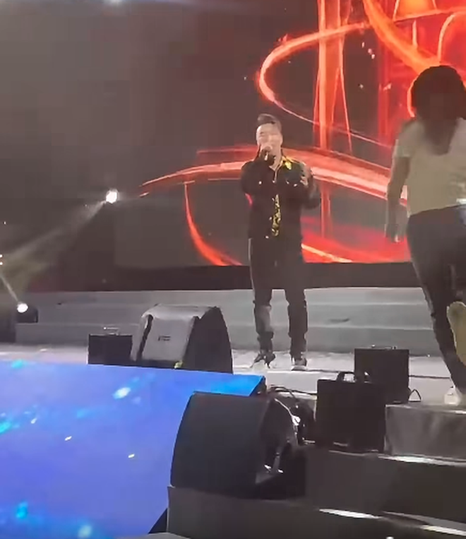 Đàm Vĩnh Hưng suýt bị "tấn công vật lý" - Ảnh 2.