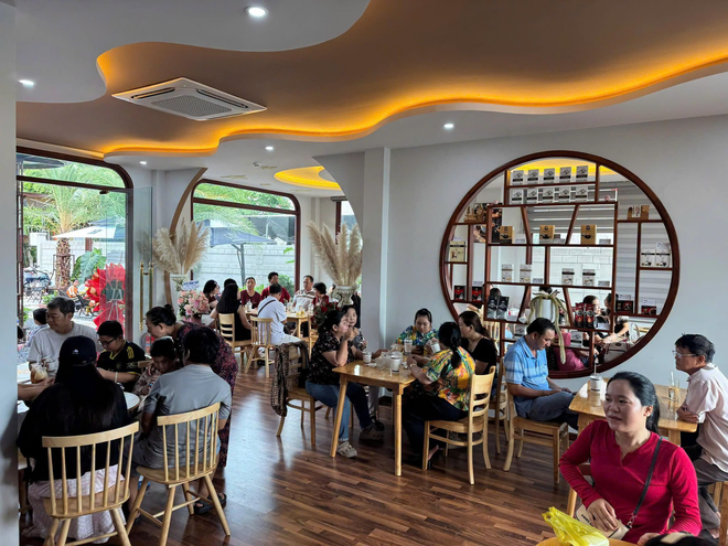 Tin vui với chuỗi cửa hàng của ông Đặng Lê Nguyên Vũ - Ảnh 2.