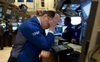 Chứng khoán Mỹ chìm trong 'biển lửa', Dow Jones giảm kỷ lục hơn 1.000 điểm, thị trường rơi vào vùng điều chỉnh