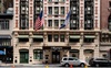 Thảm cảnh ở ‘thành phố không ngủ’ của nước Mỹ: Times Square từng có 450.000 người đi bộ mỗi ngày giờ hoang lạnh, khách sạn, nhà hàng đóng cửa, người dân tuyệt vọng