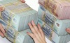 Lãi suất tiết kiệm vẫn giảm mạnh, sẽ giữ mức thấp đến hết năm?