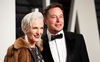 'Gia đình trong mơ' của Elon Musk: Cha sở hữu IQ ngang thiên tài, mẹ là siêu mẫu nổi tiếng, 2 em trai và gái đều là triệu phú đôla