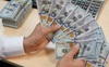 Giá USD tăng vọt trên thị trường tự do