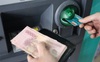 Tỷ lệ rút tiền mặt qua ATM của người dân giảm mạnh