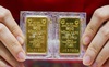 Giá vàng trong nước hôm nay 27/2 rớt mạnh, vẫn đắt hơn 8 triệu đồng/lượng so với vàng thế giới