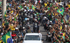 Brazil: 450.000 người chết vì Covid-19, Tổng thống không bịt khẩu trang, phóng xe máy biểu tình giữa biển người