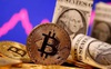 USD giảm mạnh, vàng mất mốc 2.000 USD, Euro, Bitcoin và chứng khoán tăng vọt