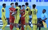 Cầu thủ U23 Việt Nam liên tiếp bị phạm lỗi, hiền như Tuấn Tài cũng phải nổi nóng để bảo vệ đồng đội