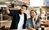 Vì sao chỉ mang tiền mặt đi du lịch nước ngoài thôi là chưa đủ?