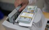 Giá USD tự do vọt lên gần 24.700 đồng, vàng trong nước