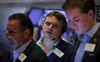 Chứng khoán Mỹ lao dốc sau bài phát biểu của ông Powell, Dow Jones mất hơn 1.000 điểm