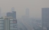 Bangkok kêu gọi dân làm việc tại nhà hoặc đeo mặt nạ phòng độc khi ra đường