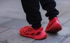 Cơn bĩ cực của Adidas: Ngồi trên đống giày tồn kho có thể khiến 700 triệu euro 'bay màu', cổ phiếu dò mãi chưa thấy đáy