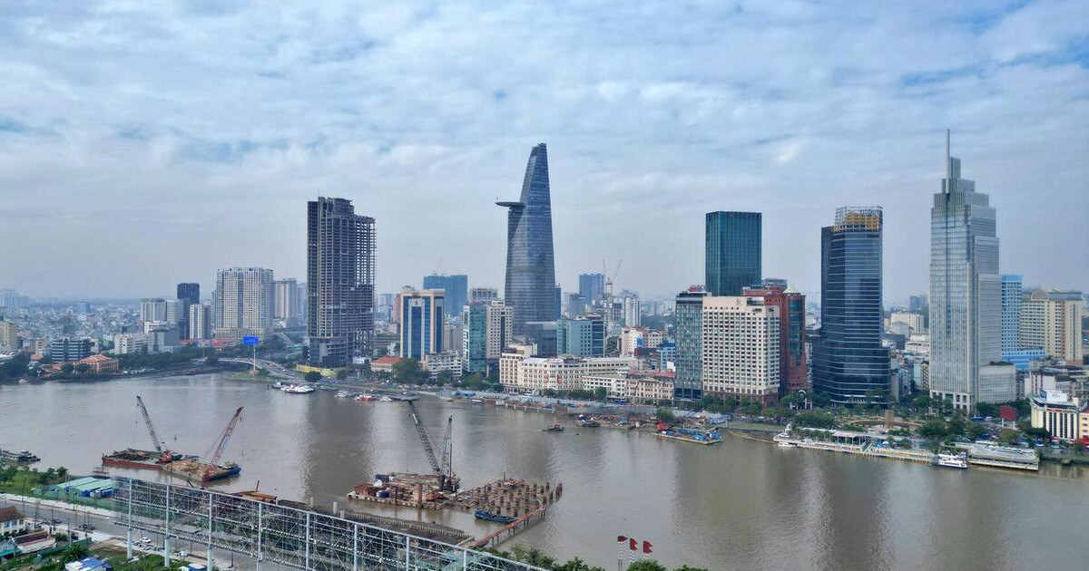 Hạn chế tàu thuyền qua sông Sài Gòn để vận chuyển nhịp cầu đi bộ