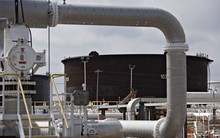 Giá dầu thế giới tăng mạnh nhất 2 tháng