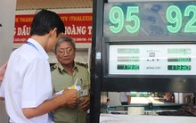 Doanh nghiệp xăng dầu ‘móc túi’ khách hàng