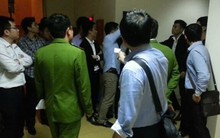 Lùm xùm quanh vụ ngân hàng siết nợ