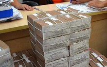 Lãi vay vẫn đè doanh nghiệp