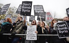 Biểu tình phản đối tham chiến ở Syria