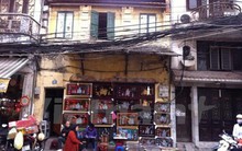 Nguy cơ mất an toàn tại những ngôi nhà xập xệ trong phố cổ