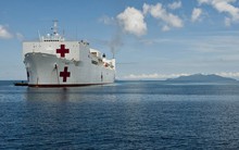 Cận cảnh tàu bệnh viện hiện đại của Mỹ ở Đà Nẵng