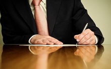 Lãnh đạo mua gom cổ phiếu có còn là việc cá nhân?