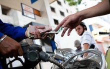 Giá xăng dầu giảm kích thích kinh tế tăng trưởng