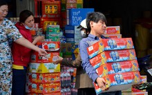 Hàng ê hề, giá vẫn “nhảy”