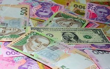 Đồng hryvnia của Ukraine tiếp tục trên đà trượt giá mạnh