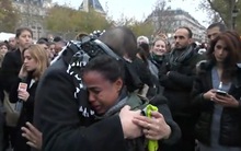 ‘Hãy ôm tôi. Tôi không phải là khủng bố’