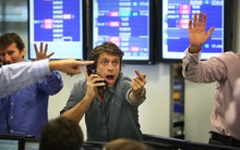 Dồn lực cho môi giới, các công ty chứng khoán ra sao?