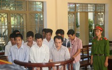 5 cán bộ ngân hàng hầu tòa vì "chôm" hơn 26,4 tỉ đồng chung độ bóng đá!