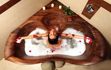 Bồn tắm lạ mắt bằng gỗ - tắm là mê