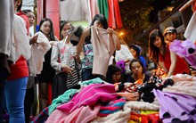 ​Dồn dập xả hàng