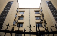 Đi làm xa nhà 10 km được thuê nhà công vụ