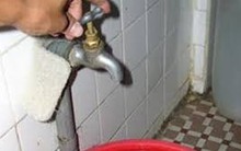 Bệnh viện Phụ sản Hà Nội phải hoãn mổ vì không có nước