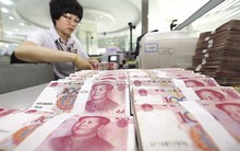 Gánh nặng nợ công tăng lên khi VND xuống giá