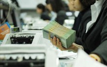 Cẩn trọng nới "room" ngân hàng!