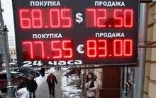 Người Nga dùng tiền thế nào trong khủng hoảng?