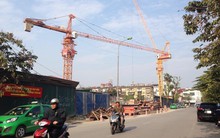 Hà Nội: Hãi hùng loạt cẩu tháp “tử thần” lơ lửng trên đầu người dân