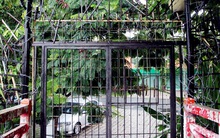 TP. HCM: Cầu mới xây xong 3 tháng, cấm đi lại vì... sợ người dân ngồi nhậu