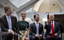 Khó tách bạch 'doanh nhân Trump' với 'tổng thống Trump'