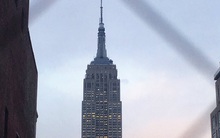 Máy bay quân sự bay lượn gần nơi ông Trump cư trú