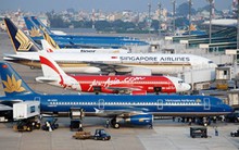 Nhiều hãng hàng không 'kêu' về sân bay Việt Nam