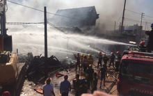 Cháy lớn tại siêu thị đồ gia dụng