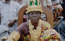 Vị vua đáng kính này đang làm thợ cơ khí ở Đức, ông cai quản đất nước qua Skype