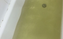 Choáng với nước sinh hoạt "siêu bẩn" trong khách sạn Kim Liên