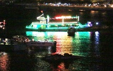 Chìm tàu chở khách du lịch trên sông Hàn, cứu sống 43 người, 4 người mất tích trong đó có 2 trẻ nhỏ