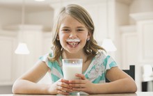 Đi tìm lý do cổ phiếu của "cô gái đẹp" Vinamilk giảm giá